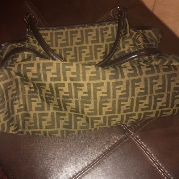 Authentic Vintage Fendi Bag - Picture 5 of 7